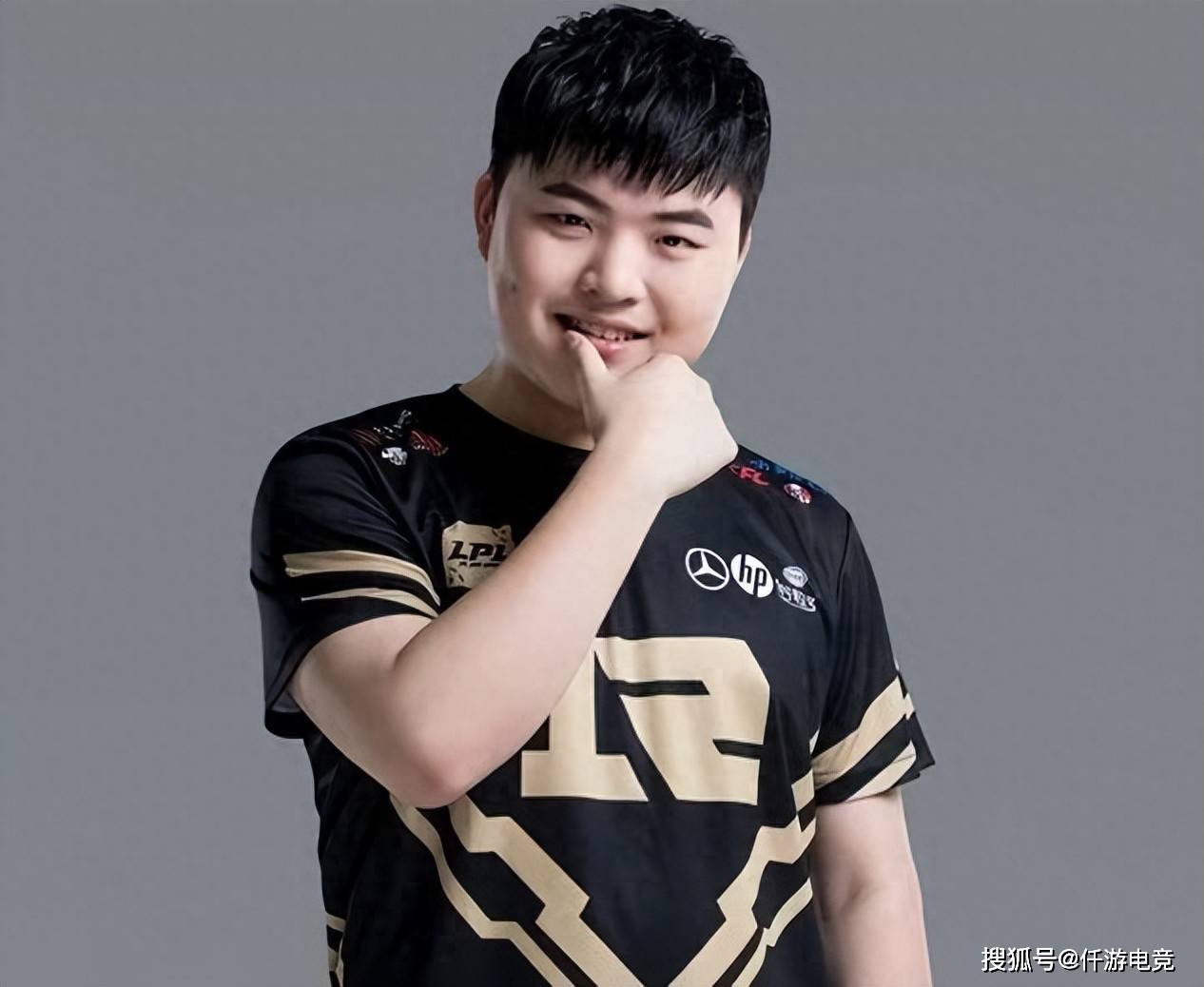 Uzi重返赛场，晋级下一阶段首场状态出色，老鹰观众沸腾！的简单介绍ayx平台下载